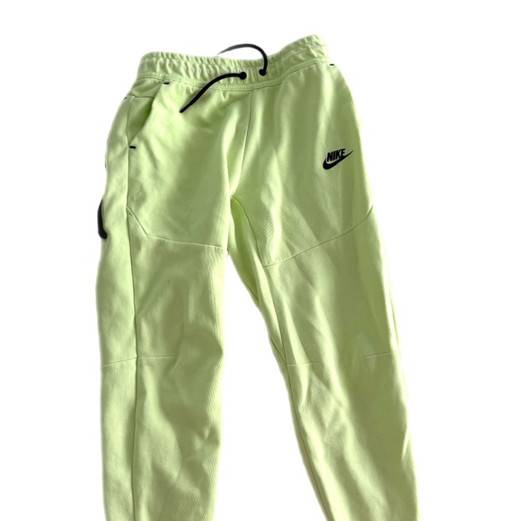 Boys Nike Lime Green joggers - Picture 1 of 2
